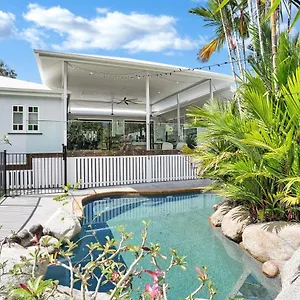 caladenia-villa-understated-luxury-in-edge-hill.cairnshotels4all.com/